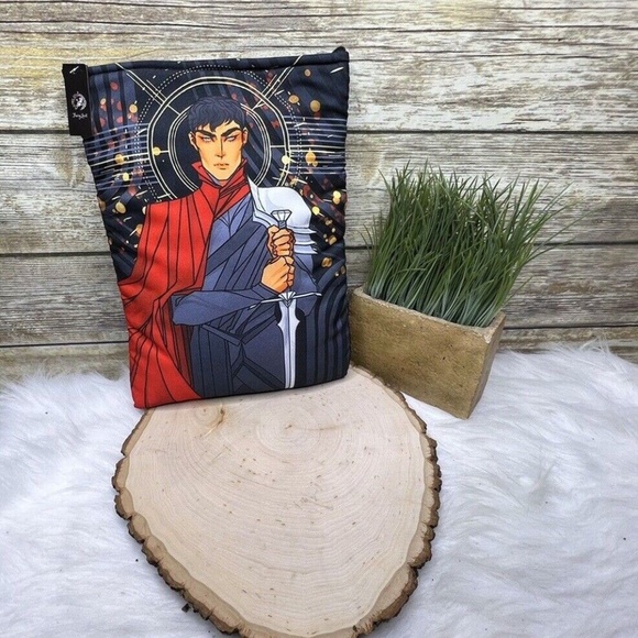 NWT FairyLoot An Ember in the Ashes Ellias & Leia Padded Book Sleeve Bag - Picture 2 of 11